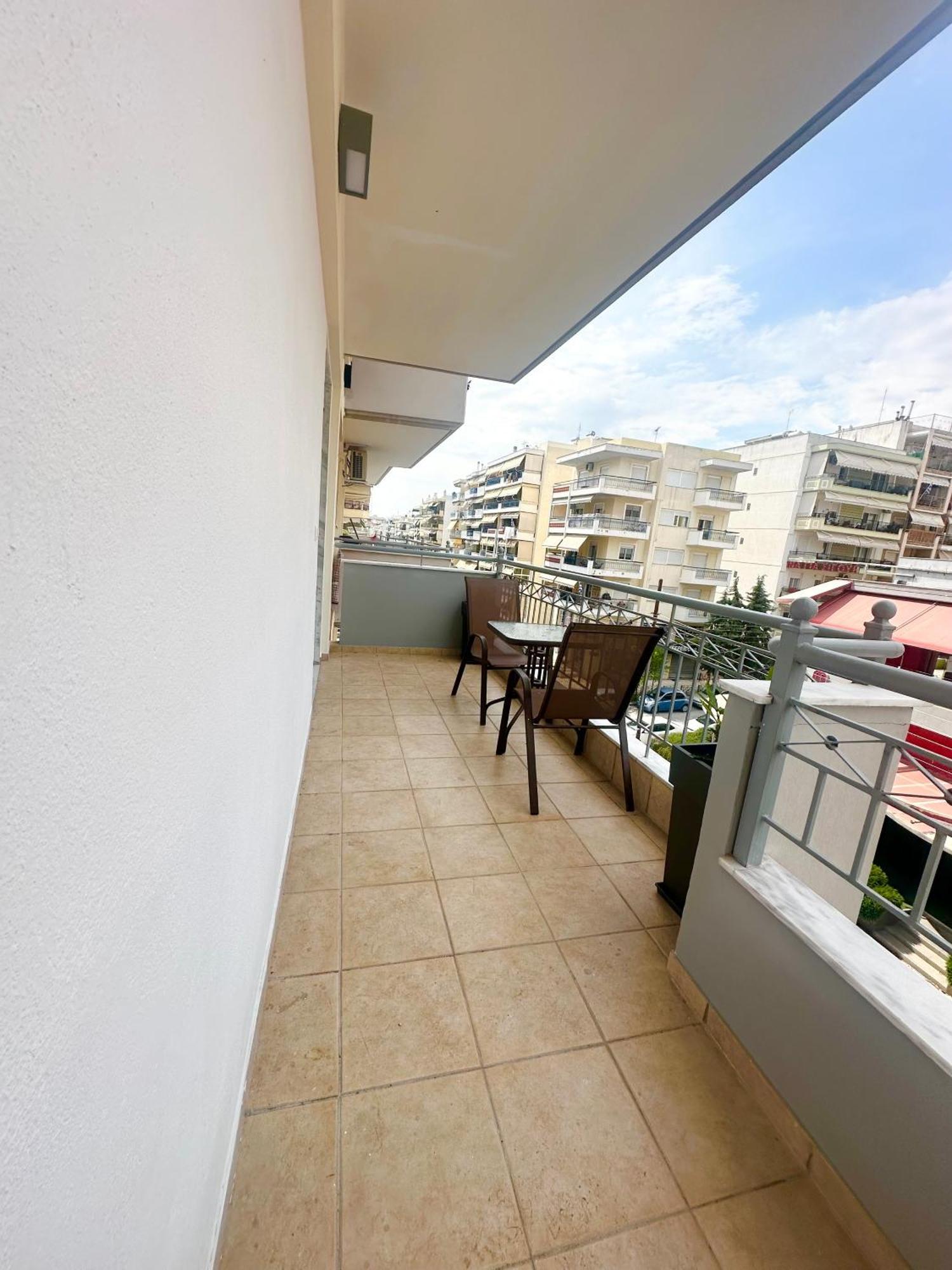 Κατάλυμα Στο Δεύτερο Όροφο Thessaloniki Exterior photo